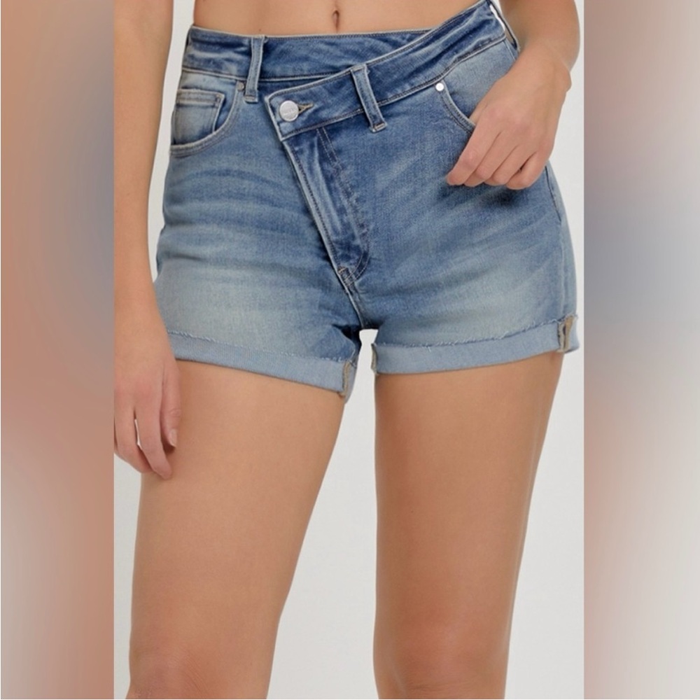 📏New women’s crosss over Jean shorts